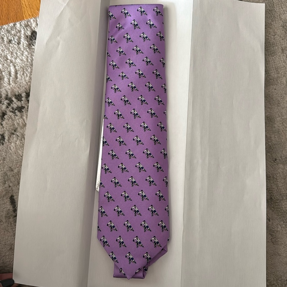 Vineyard Vines limited edition Hockey Fights Cancer Tie. NWT